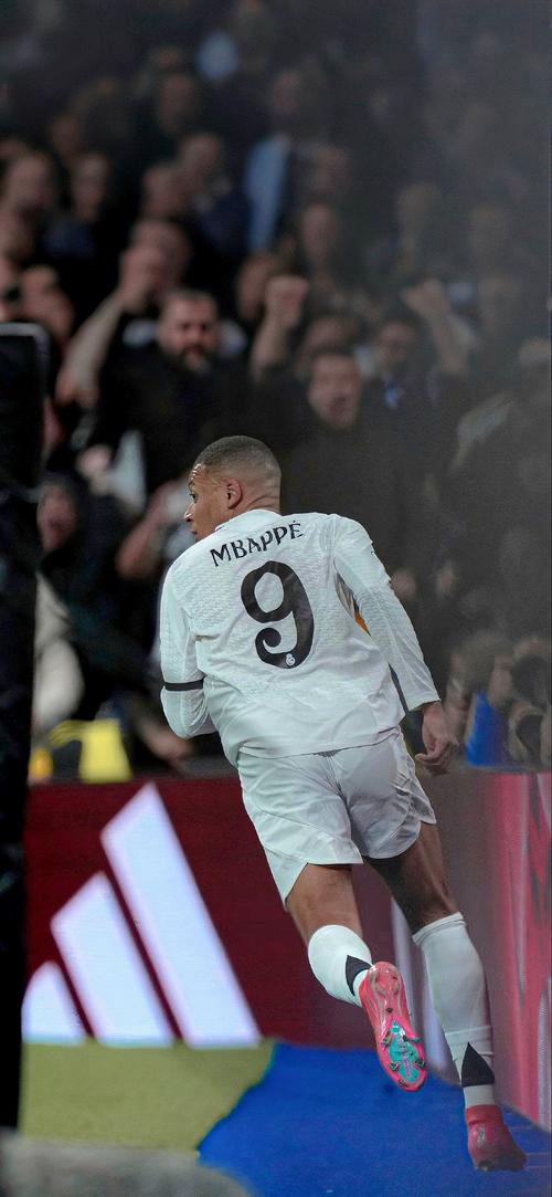 抵达海口！国安旧将与球队汇合