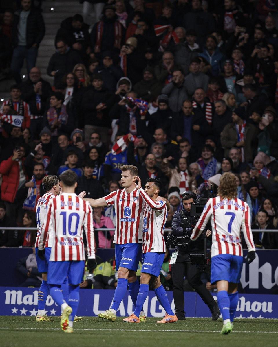 BLG 3-2击败TES勇夺LPL总冠军，左手阿卡丽绕后切入摧毁双C