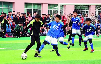 5年2.03亿！球队老大变替补！连续238场首发纪录终结