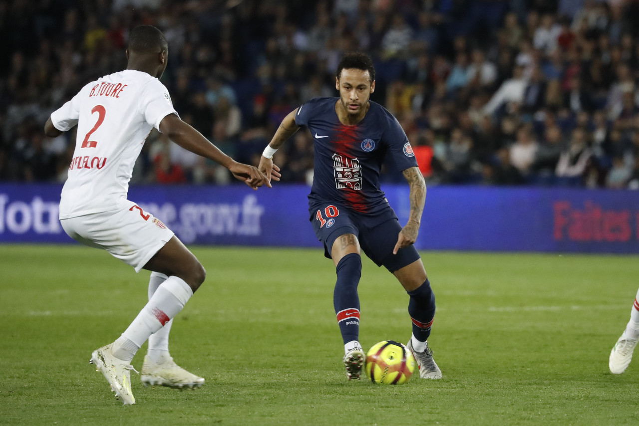 火箭惨败国王遭遇三连败！两大关键球员暴露短板，杜兰特看得无比心疼