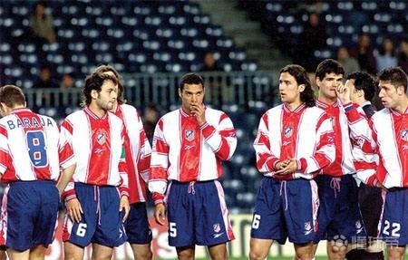 里程悲！詹姆斯达成湖人生涯3500助攻 准三双末节13分难阻惜败